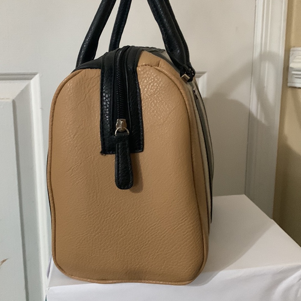 GUC Kenneth Cole Reaction handbag / pocketbook - Picture 4 of 16